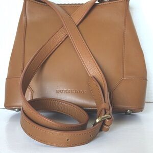 ✋Rare✋Limited Edition ✋Burberry Leather Nova Check Crossbody/Shoulder Bag.